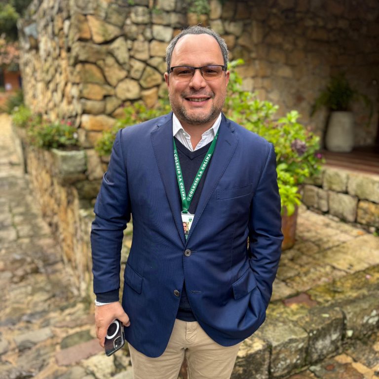 director administrativo Equipo de Liderazgo La Colina